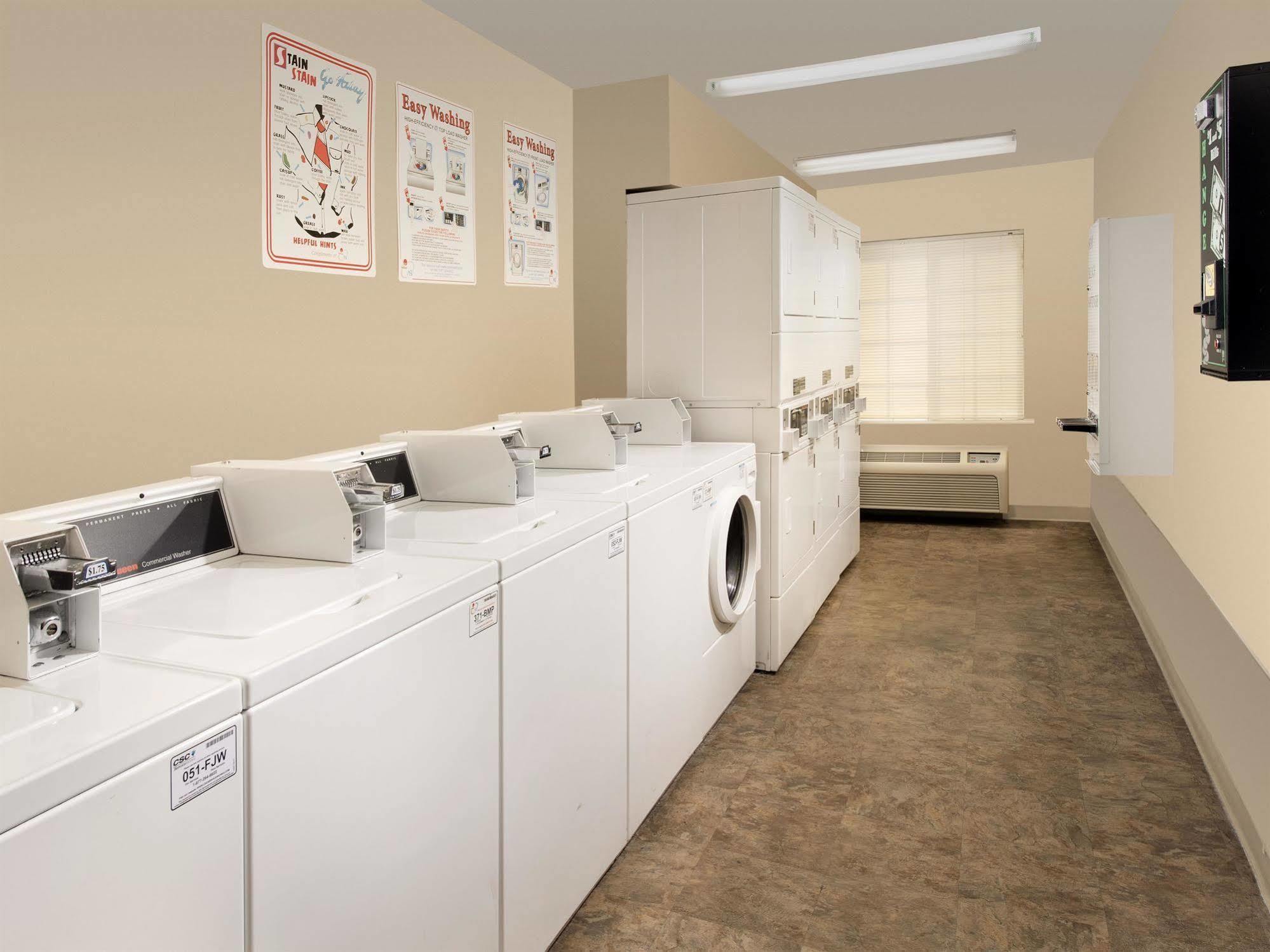 Woodspring Suites Topeka Eksteriør billede